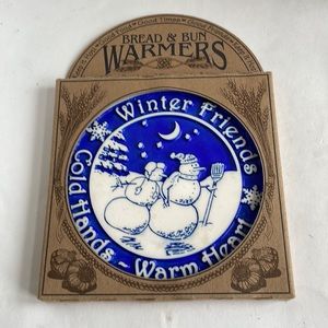 Bun and bread warmer winter theme